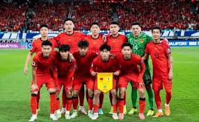 虽然赛场旁 虽然赛场旁