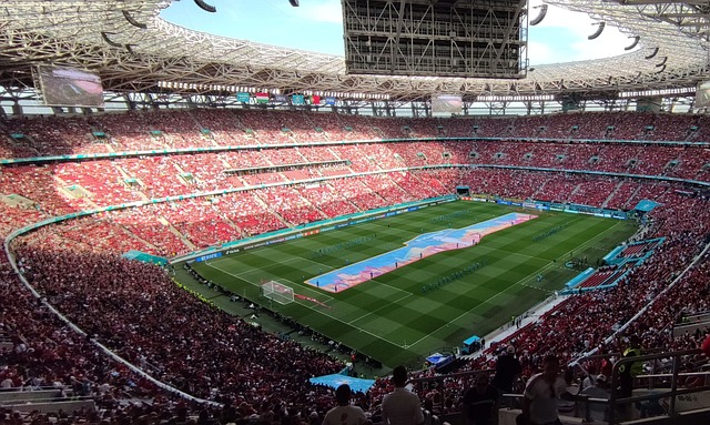 曾执教多支德甲球队，科瓦奇迎来其教练生涯在多特主场的首胜.