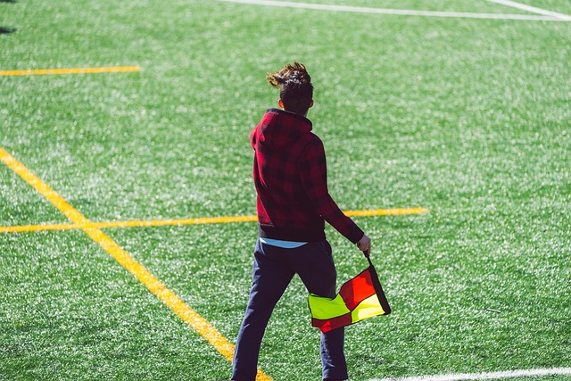 活塞大黑马史无前例，7人上双掀翻东部第一骑士，米切尔孤身无援38分.